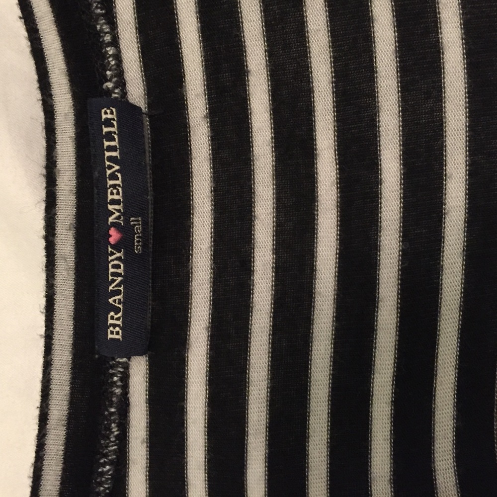 Brandy Melville Long Sleeve Crop Top - Picture 2 of 3